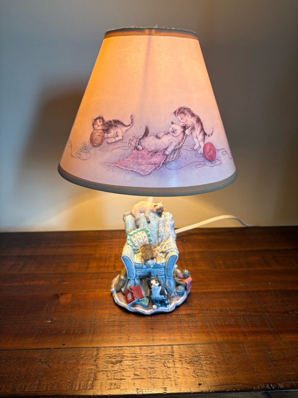 Vintage 80’s Kitten Table Lamp/ Desk Lamp Kitten Lamp Shade - Picture 2 of 13